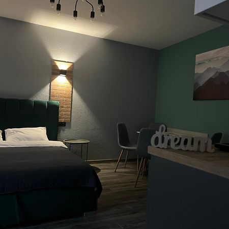 Hotel Menchul Рахив Екстериор снимка