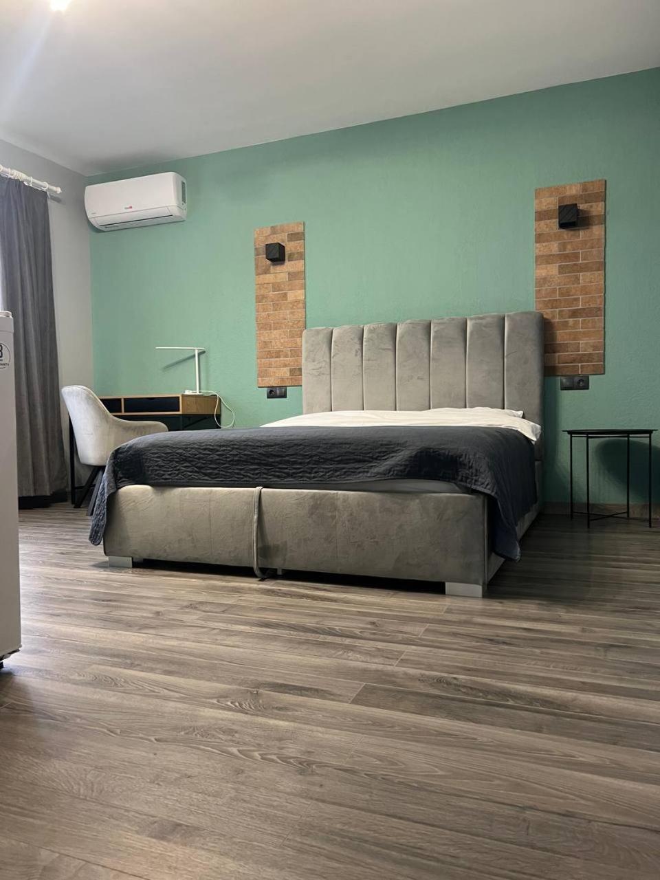 Hotel Menchul Рахив Екстериор снимка