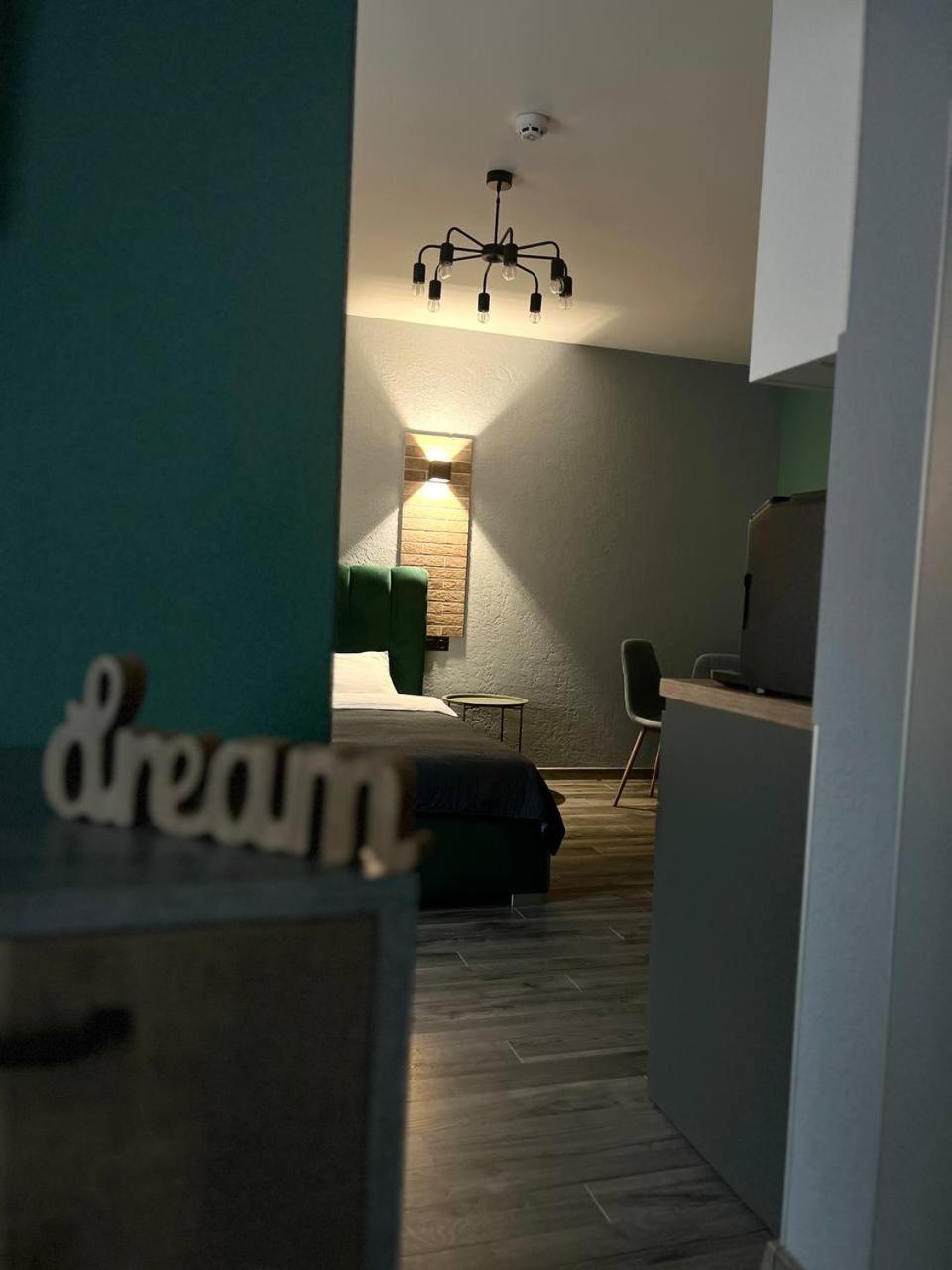 Hotel Menchul Рахив Екстериор снимка